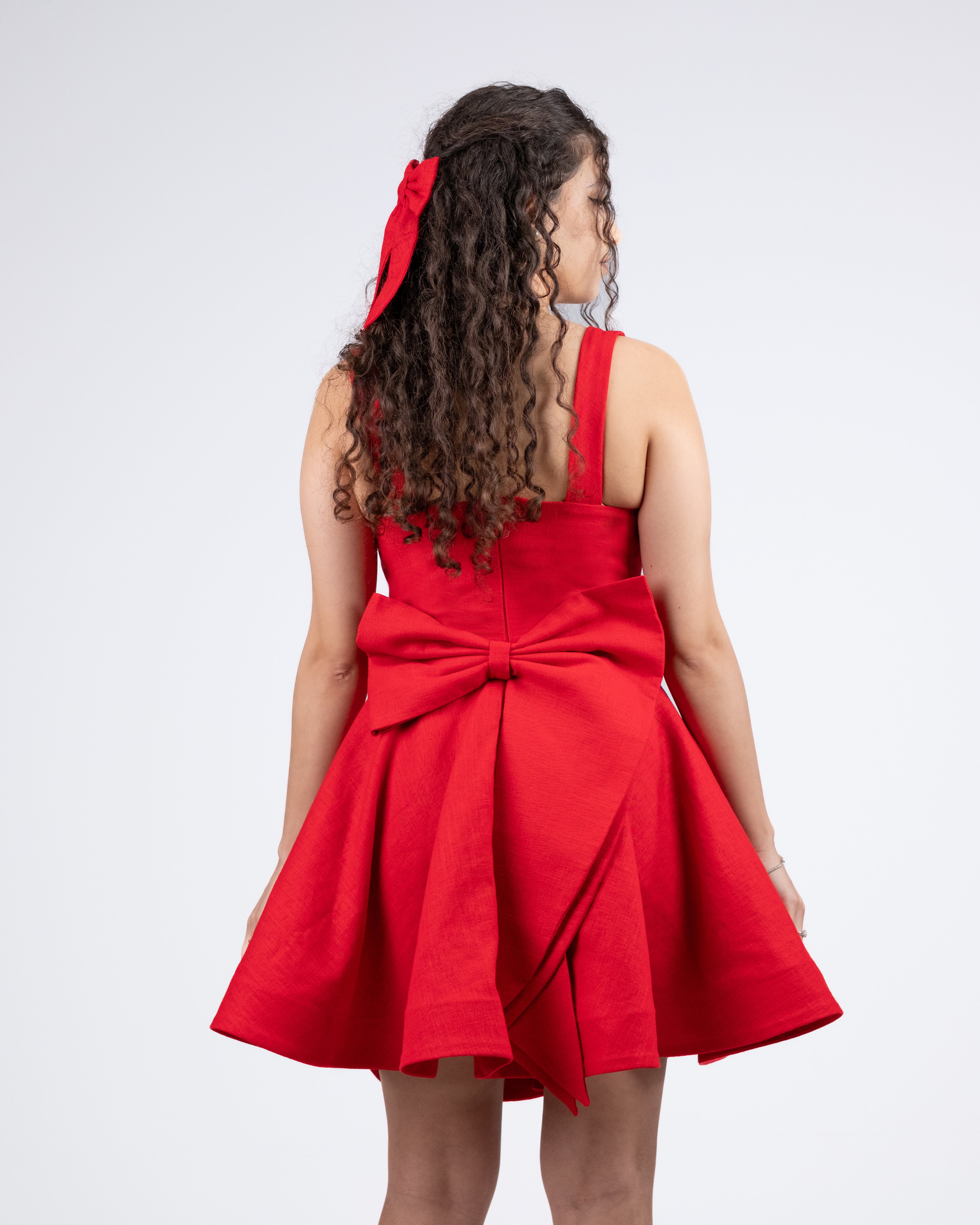 Vestido Curto com Laço