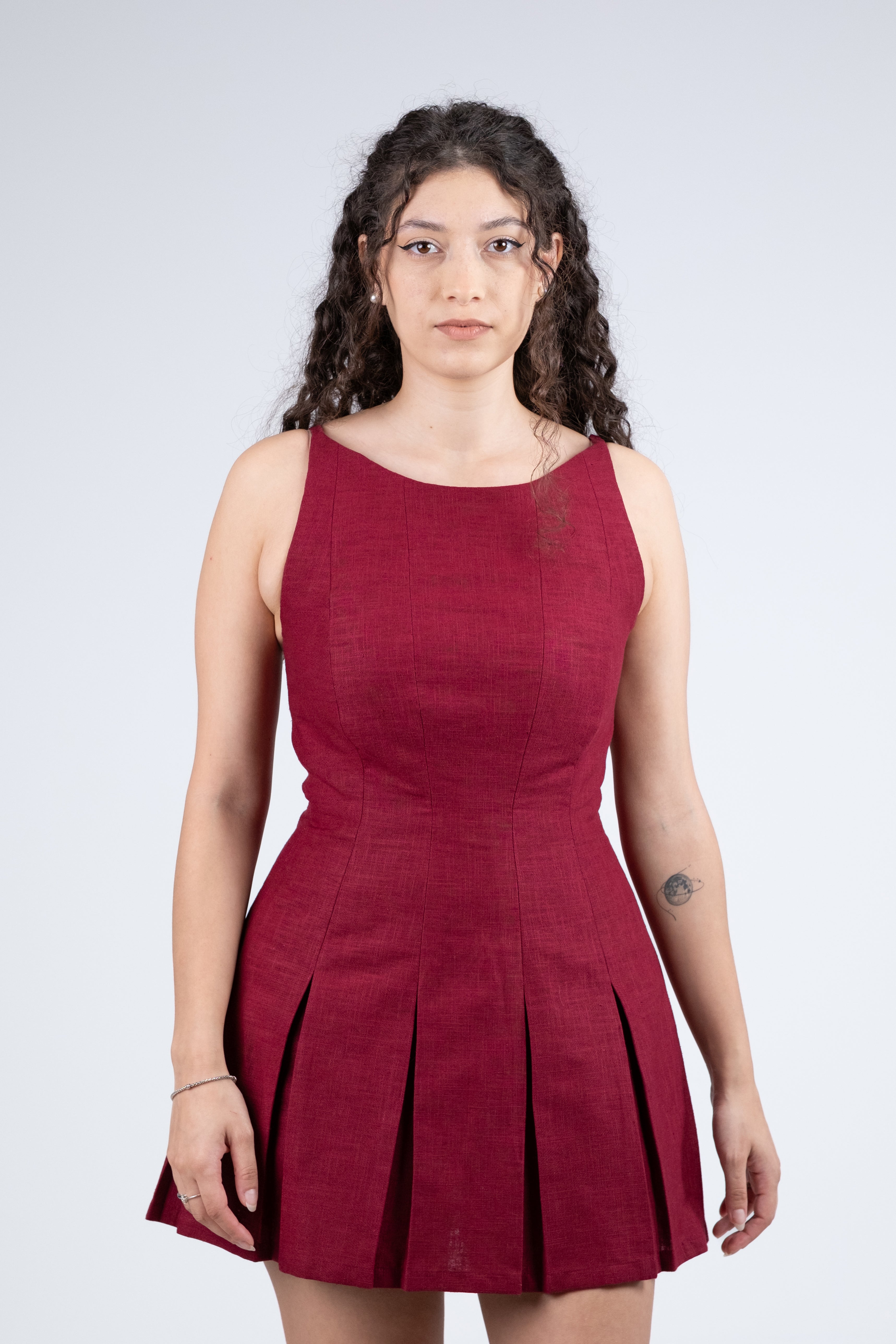 Vestido Curto com Pregas